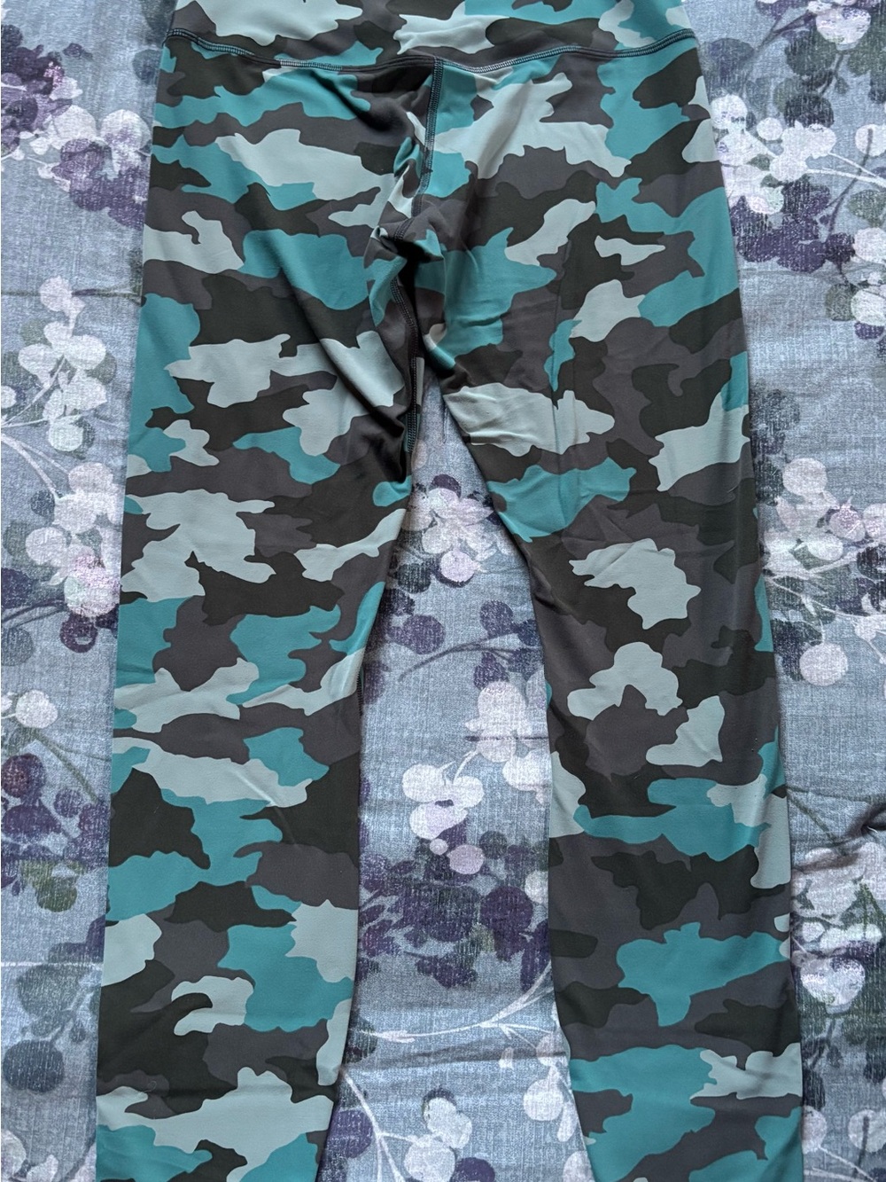 lululemon athletica Women's Teal Gray Black Camo Leggings